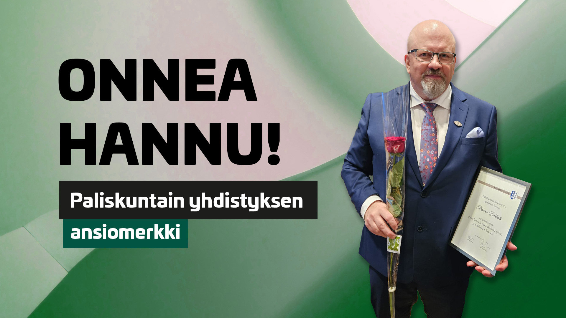Hannu Pekkala ja palkistuin yhdistyksen ansiomerkki sekä teksti Onnea Hannu