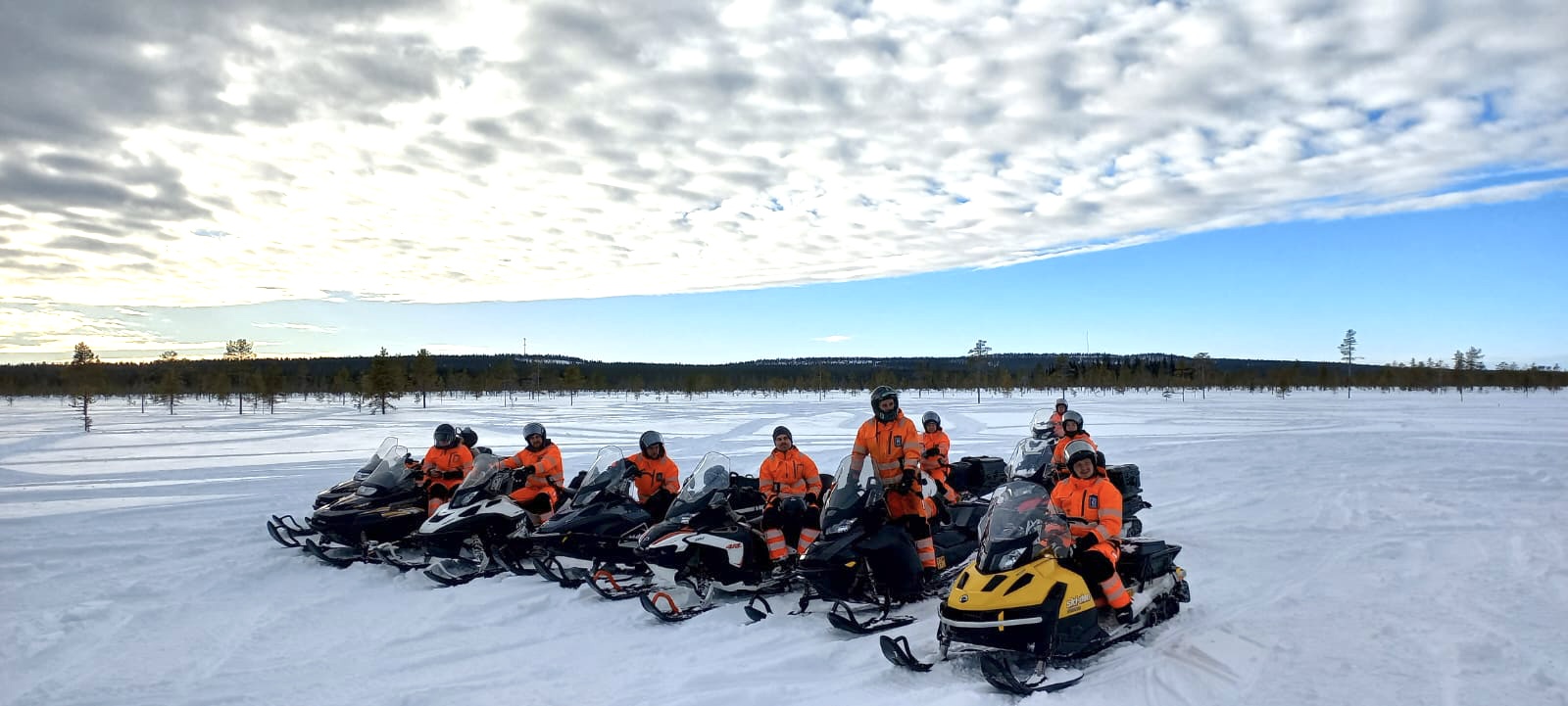 Rupert Finland Oy:n henkilökunta opetteli moottorikelkan käyttöä työtehtävissä.