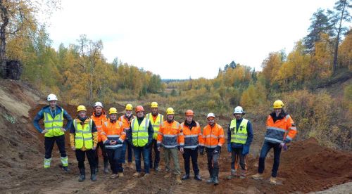 malminetsijäopiskelijoita vierailulla Sokli Oy:n tiloissa ja työmailla