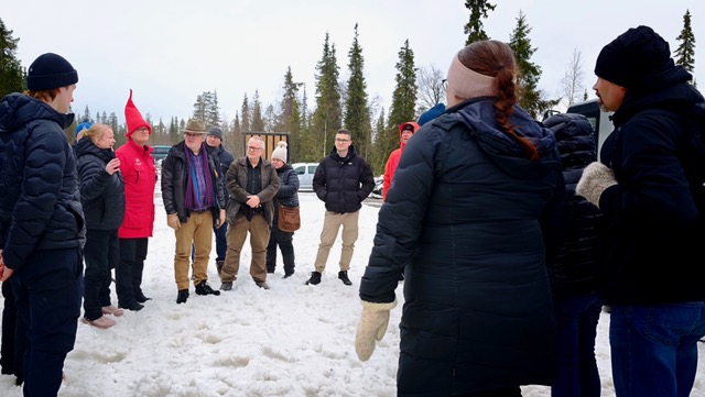 Yrittäjät kokoontuneet Pyhä-Luostolla kuuntelemaan vastuullisuudesta. Kuva: Yu Lan, Käyrämön Keidas 